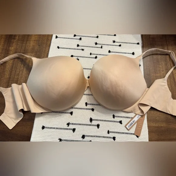 SKIMS Ultimate Push-up Plunge Bra - Picture 1 of 5